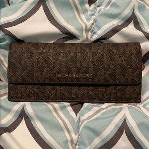 NWT Michael Kors Jet Set Travel Wallet